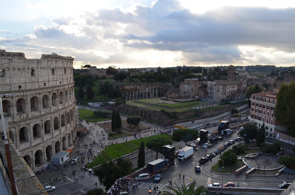 Domus Chiara Al Colosseo Rome Exterior photo