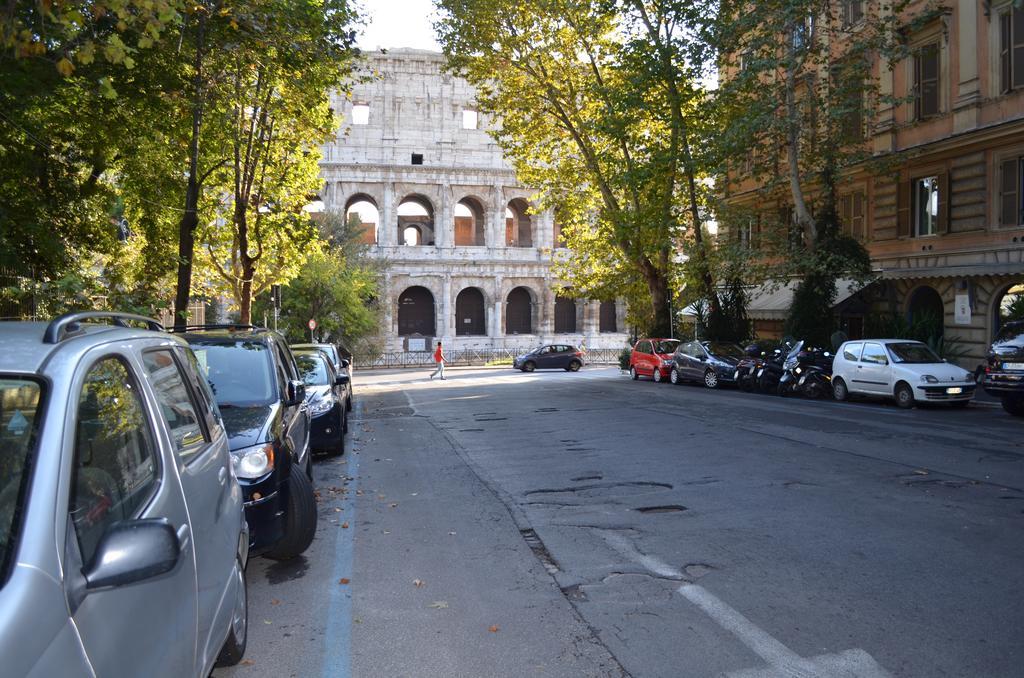 Domus Chiara Al Colosseo Rome Exterior photo