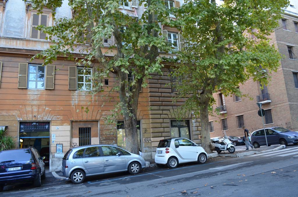 Domus Chiara Al Colosseo Rome Exterior photo