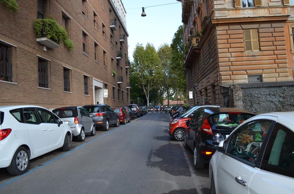 Domus Chiara Al Colosseo Rome Exterior photo