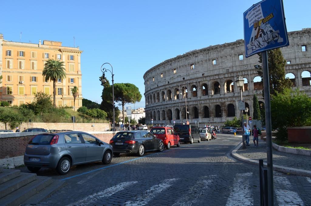 Domus Chiara Al Colosseo Rome Exterior photo
